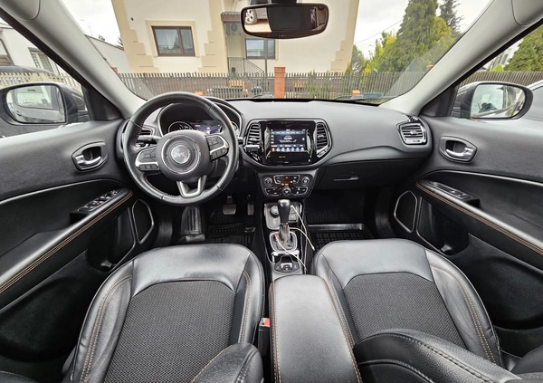 Jeep Compass cena 81000 przebieg: 142500, rok produkcji 2018 z Pobiedziska małe 106